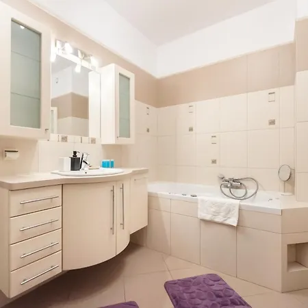 Pole Mokotowskie Spacious By Bookinghost Apartman *