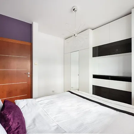 Pole Mokotowskie Spacious By Bookinghost * ワルシャワ