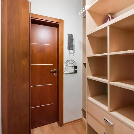 Pole Mokotowskie Spacious By Bookinghost